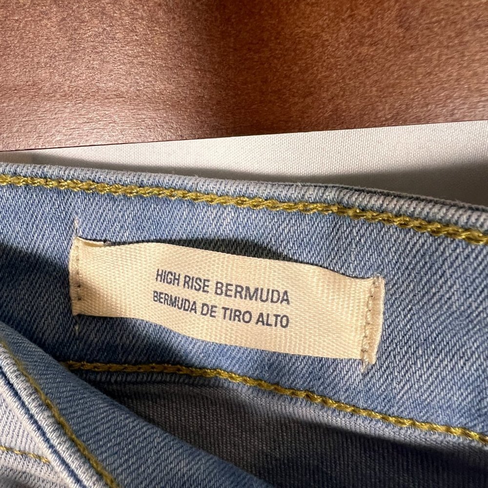Universal Thread Womens Jean Shorts Bermuda High Rise Light Wash Denim Size‎ 2 - Picture 5 of 7